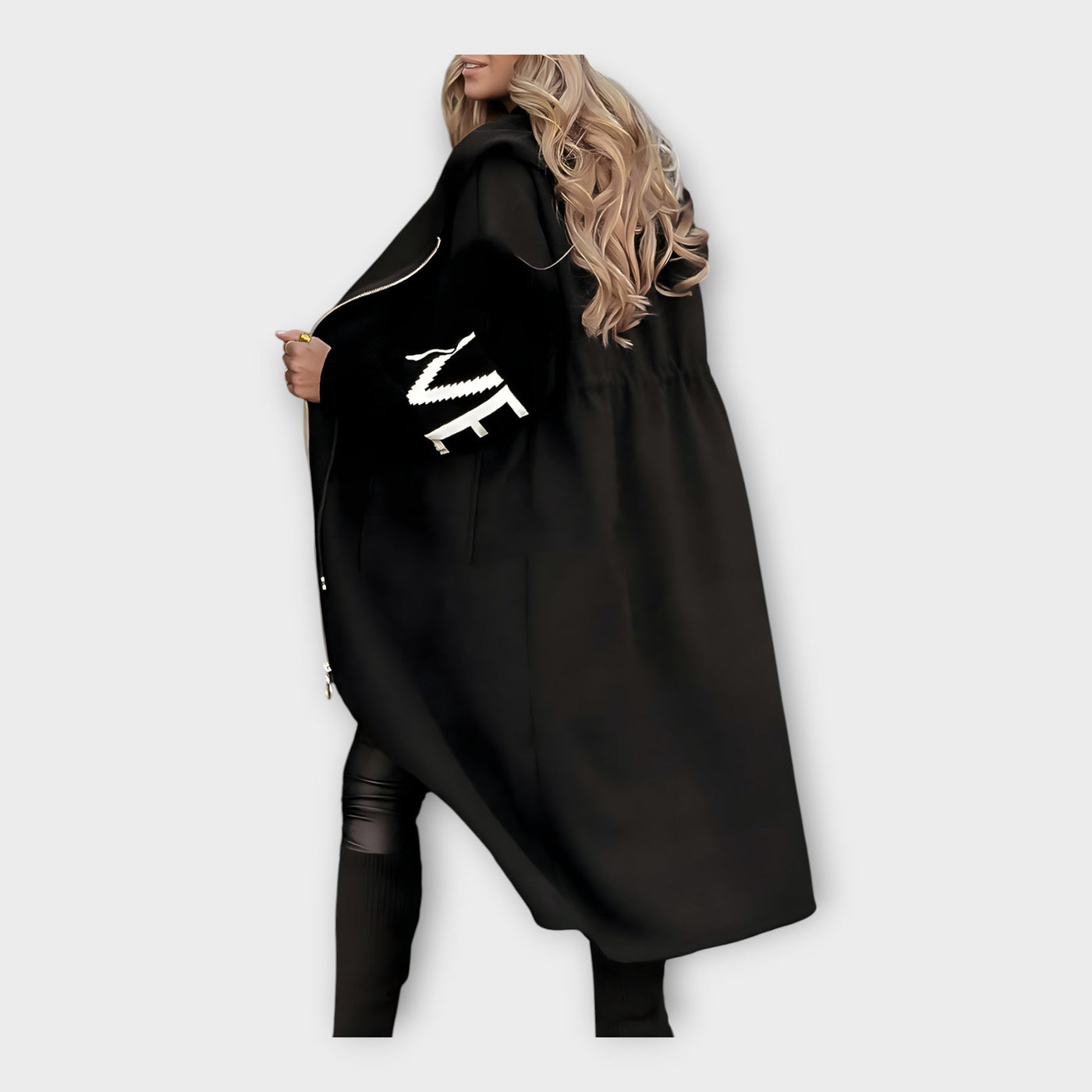 Κομψό Μακρύ Παλτό με Μοντέρνες Λεπτομέρειες